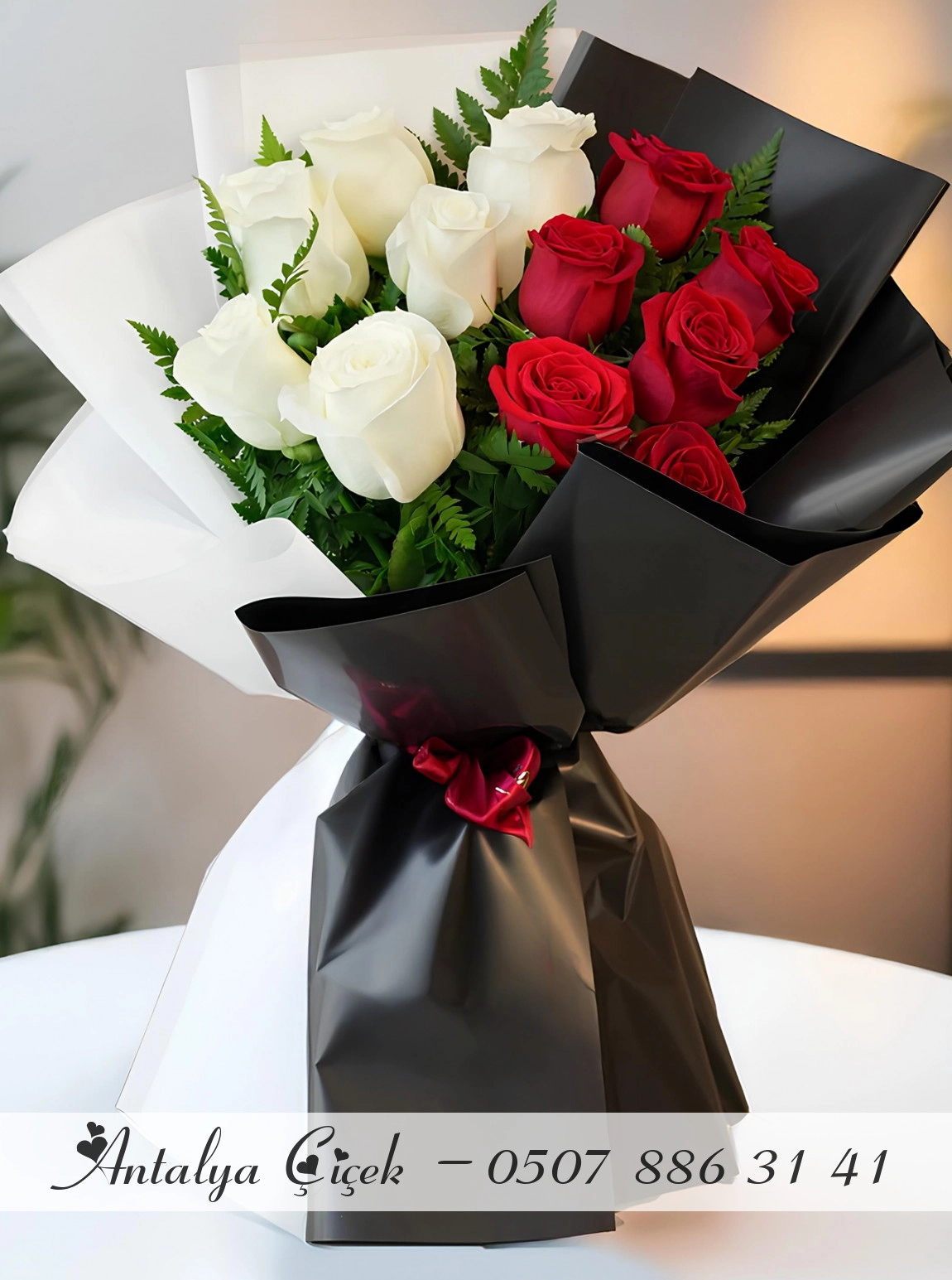 12 Adet Kırmızı Beyaz Gül Buketi