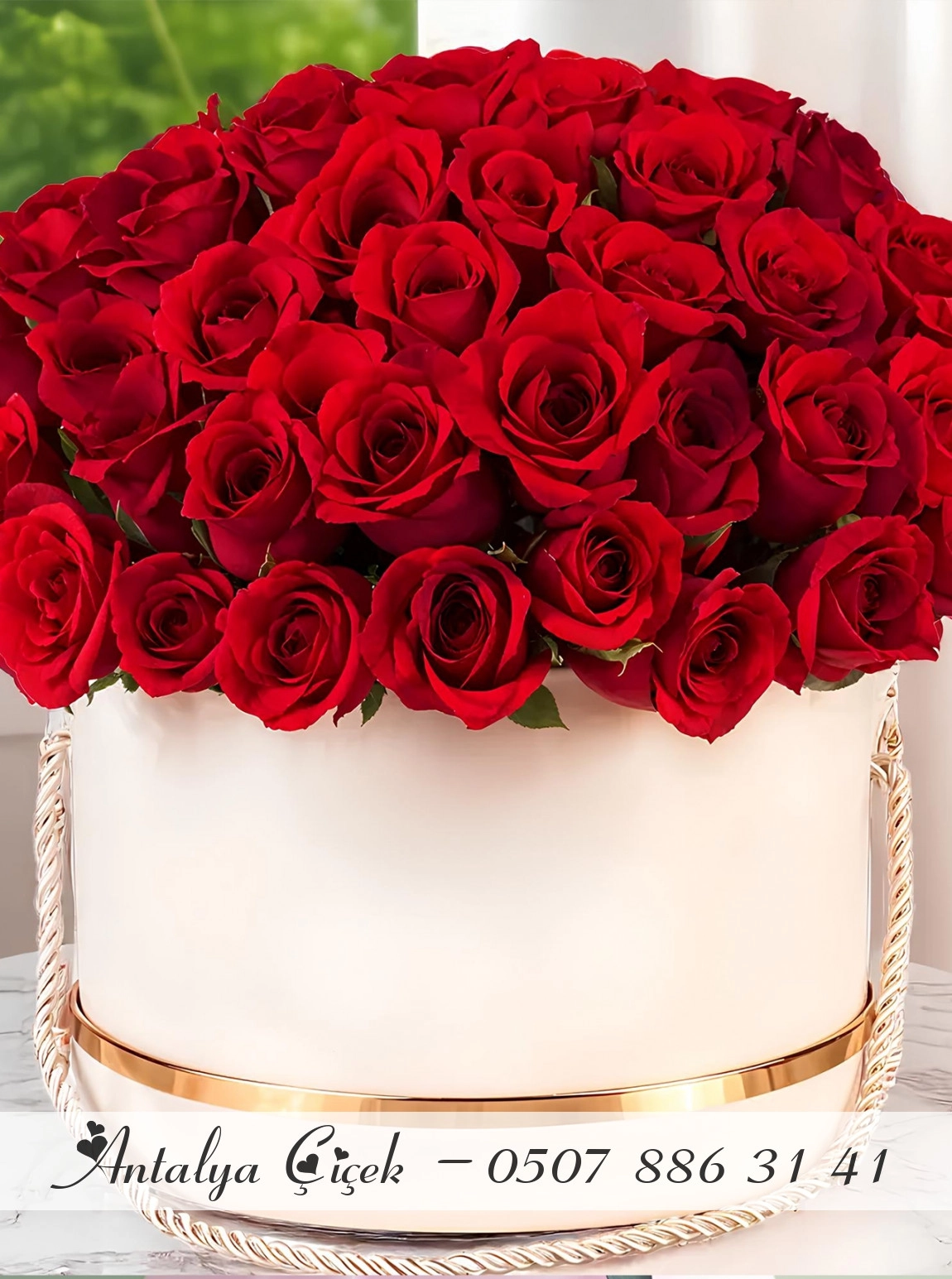 Beyaz Kutuda 101 Adet Kırmızı Güller