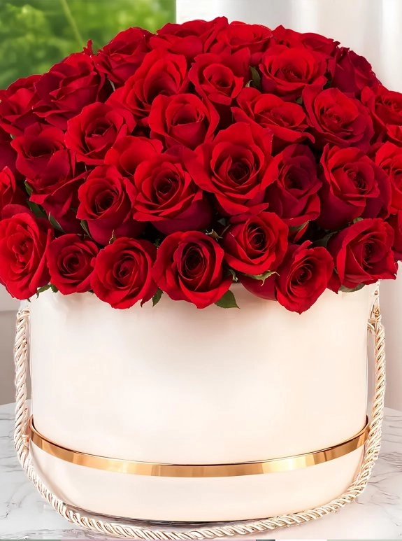 Beyaz Kutuda 101 Adet Kırmızı Güller
